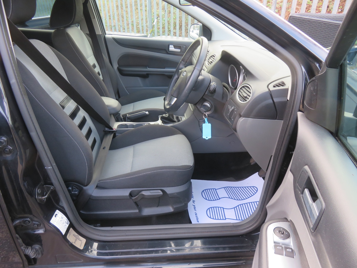 Used Ford Focus 2010 for sale - 77643960: Photo 9