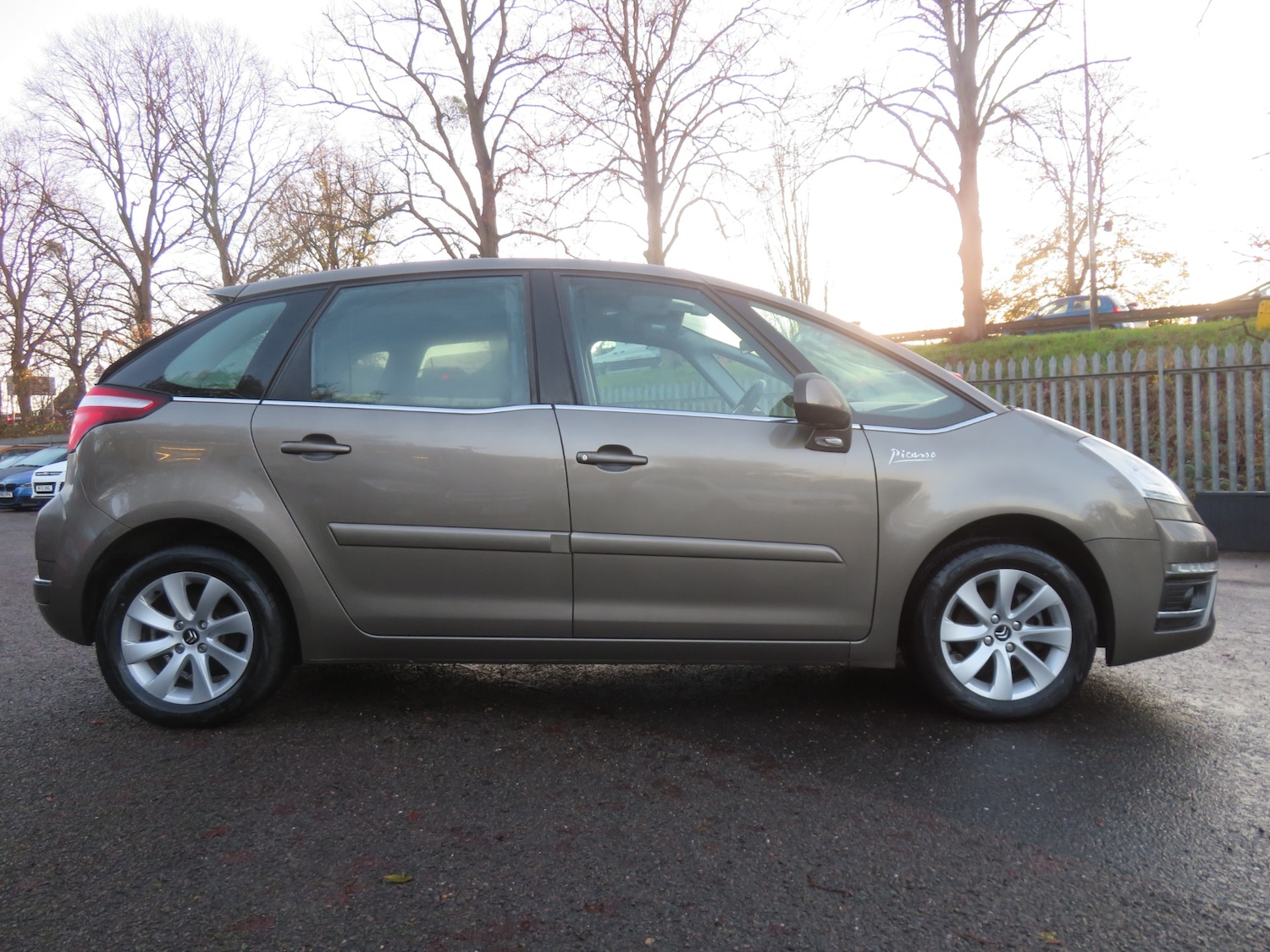 Used Citroen C4 Picasso 2011 for sale - 76792670: Photo 3