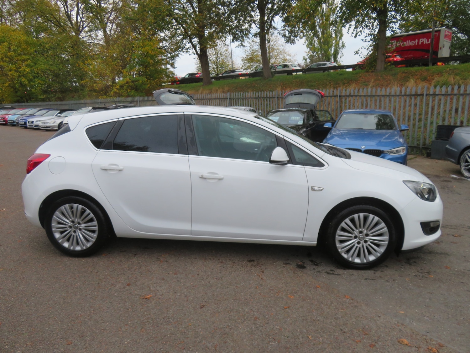Used Vauxhall Astra 2015 for sale - 76293451: Photo 3