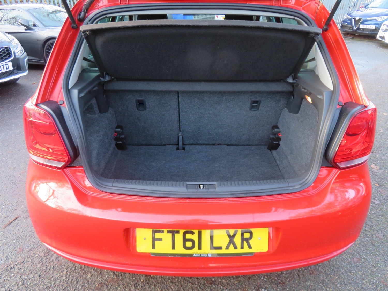 Used Volkswagen Polo 2011 for sale - 76934899: Photo 14