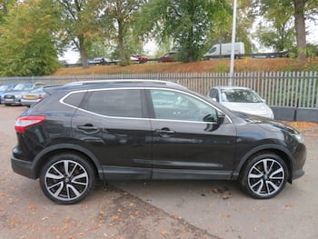 Used Nissan Qashqai 2015 for sale - 79792849: Photo
