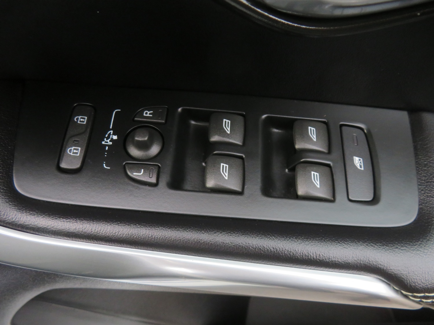 Used Volvo V40 2017 for sale - 77584716: Photo 19