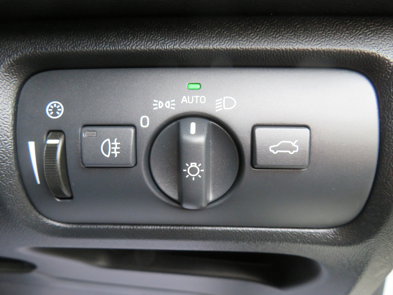 Used Volvo V40 2017 for sale - 77584716: Photo 20