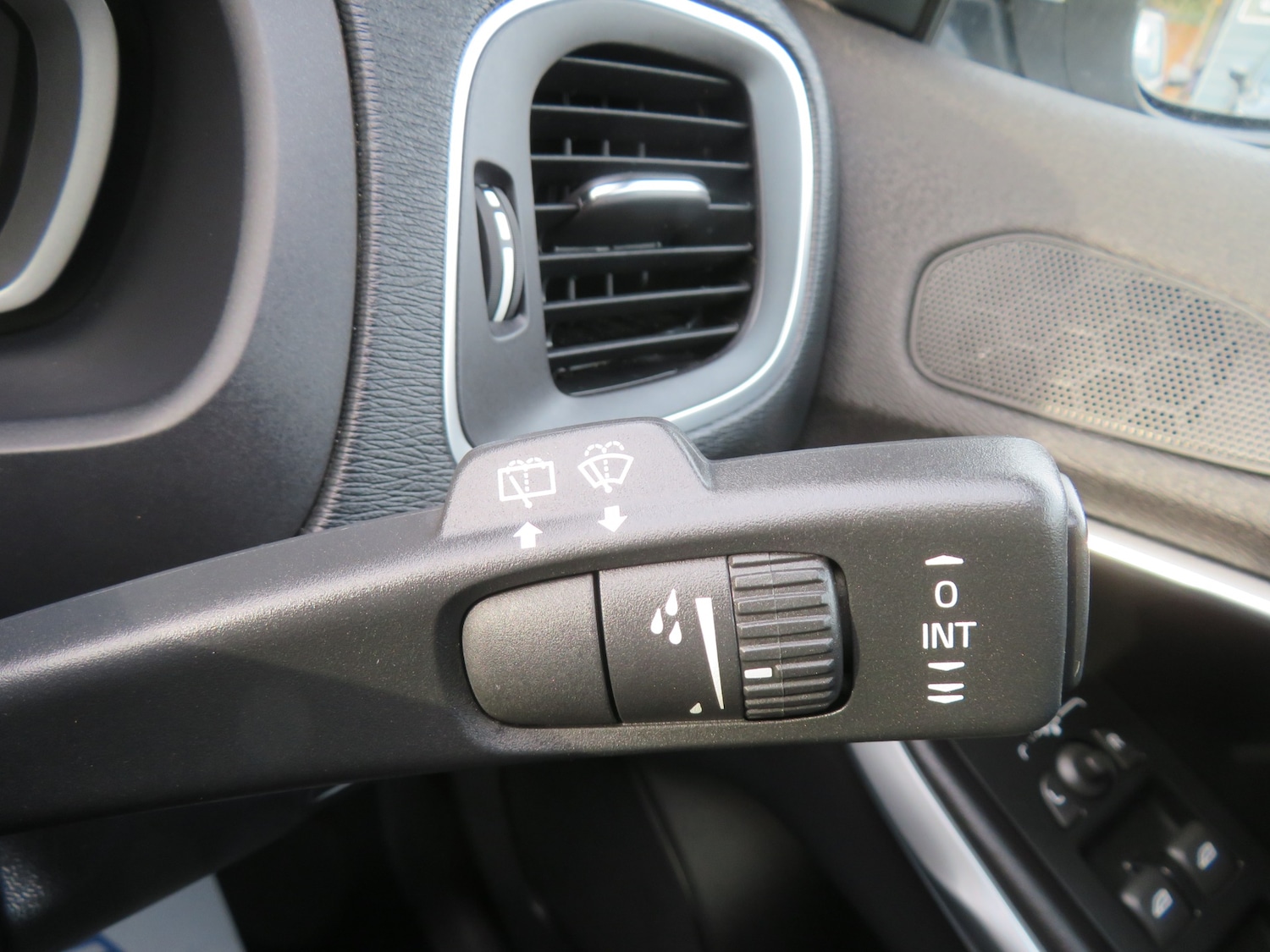 Used Volvo V40 2017 for sale - 77584716: Photo 29