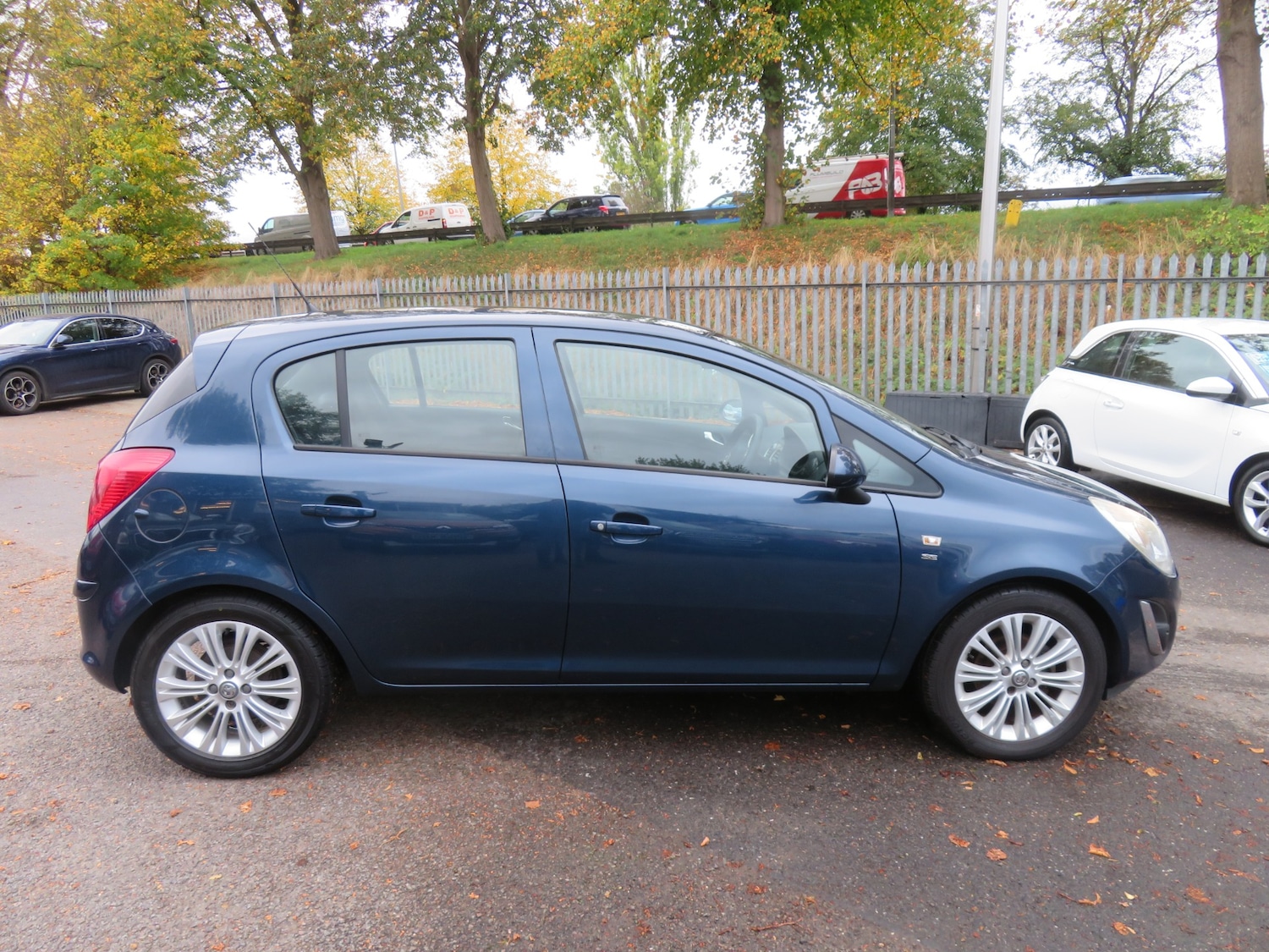Used Vauxhall Corsa 2012 for sale - 76258955: Photo 3