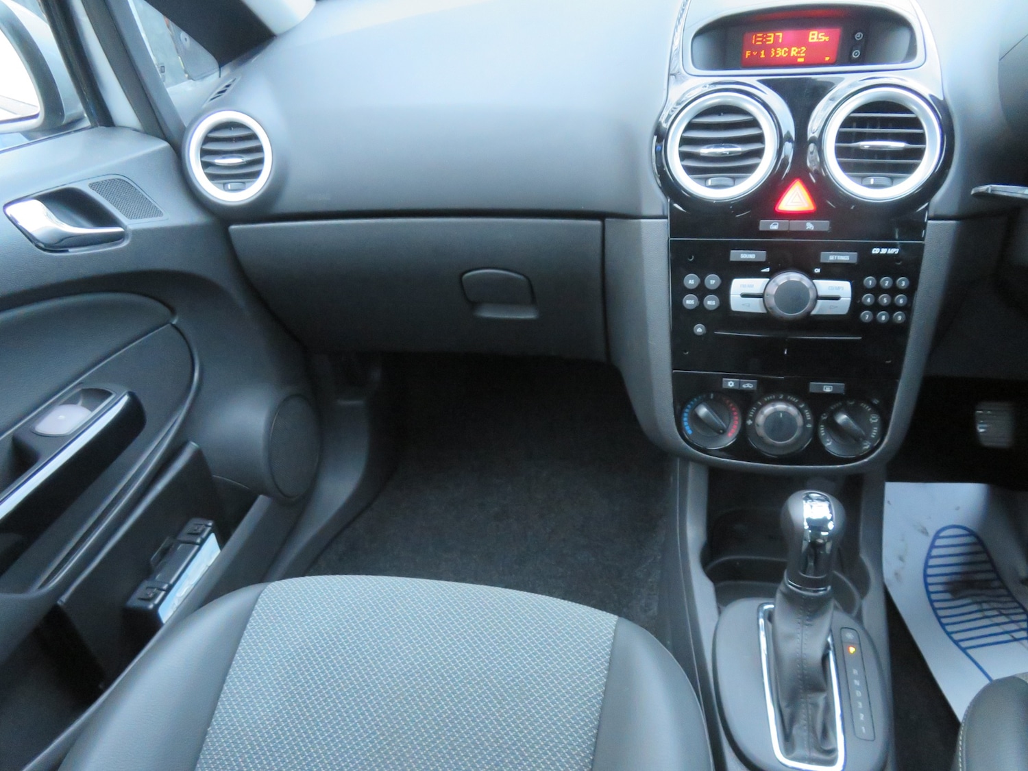 Used Vauxhall Corsa 2009 for sale - 77303817: Photo 17