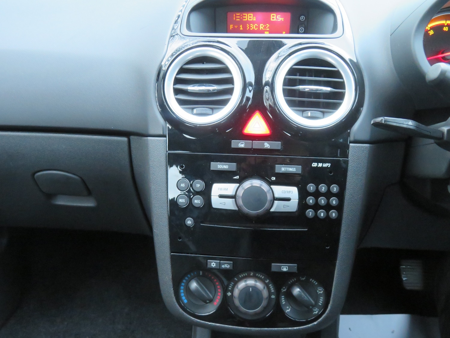 Used Vauxhall Corsa 2009 for sale - 77303817: Photo 18