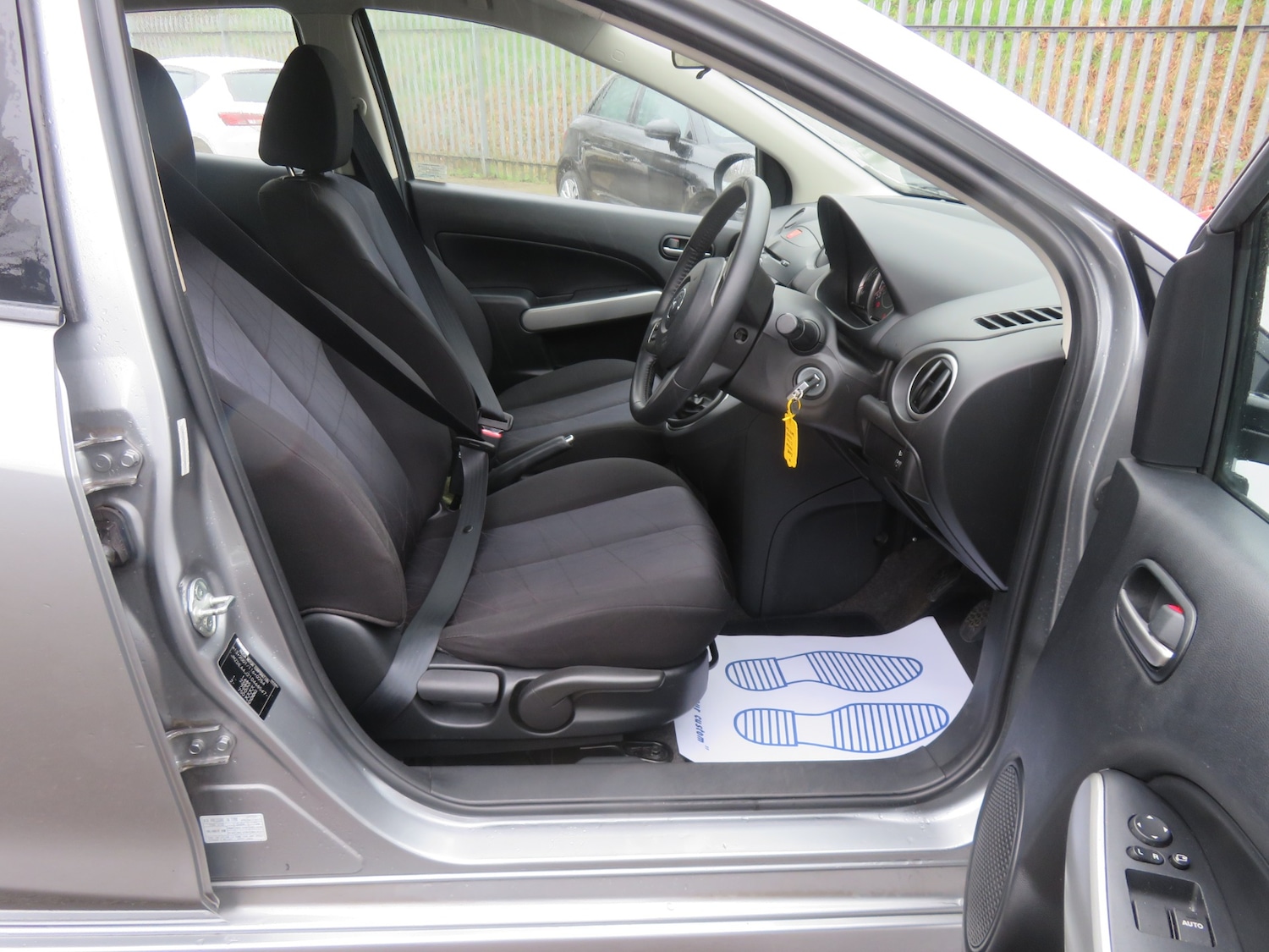 Used Mazda Mazda2 2012 for sale - 77708419: Photo 10