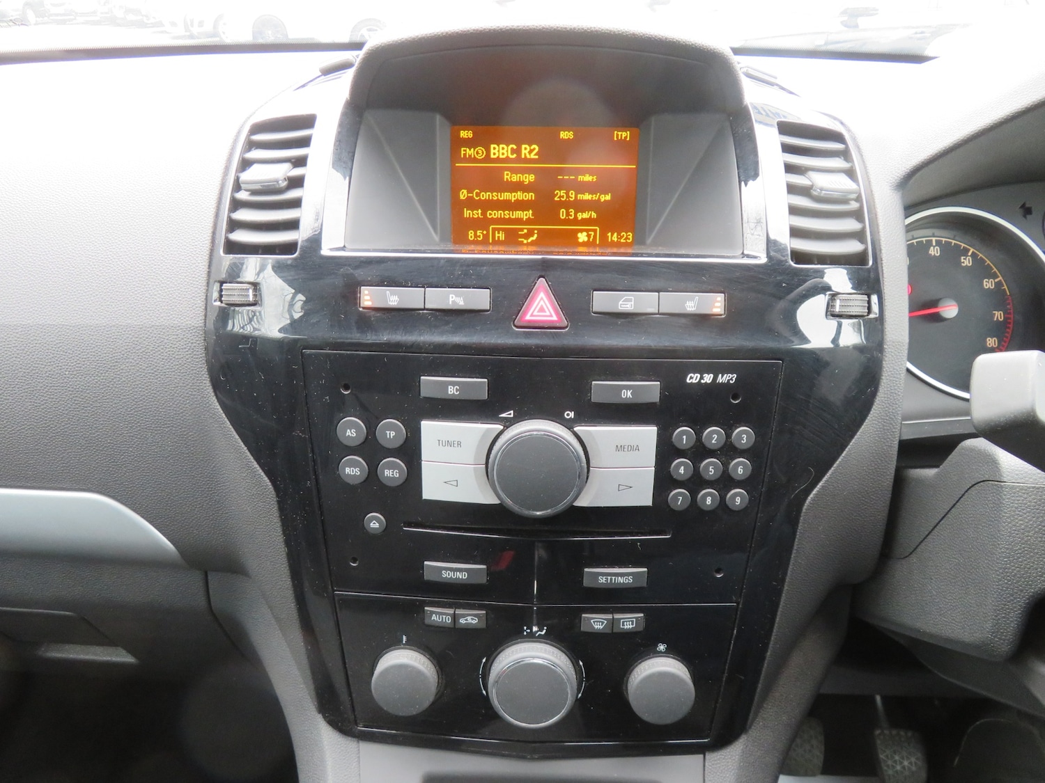 Used Vauxhall Zafira 2014 for sale - 77750237: Photo 17