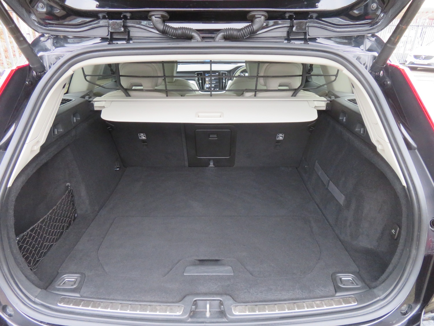 Used Volvo V60 2020 for sale - 77643970: Photo 10