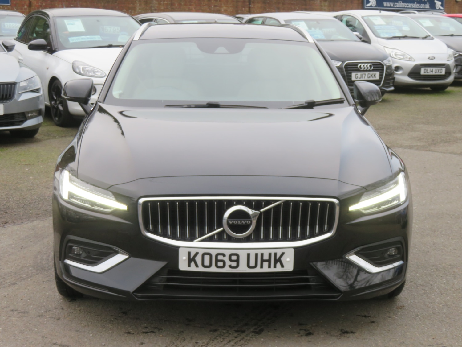 Used Volvo V60 2020 for sale - 77643970: Photo 2