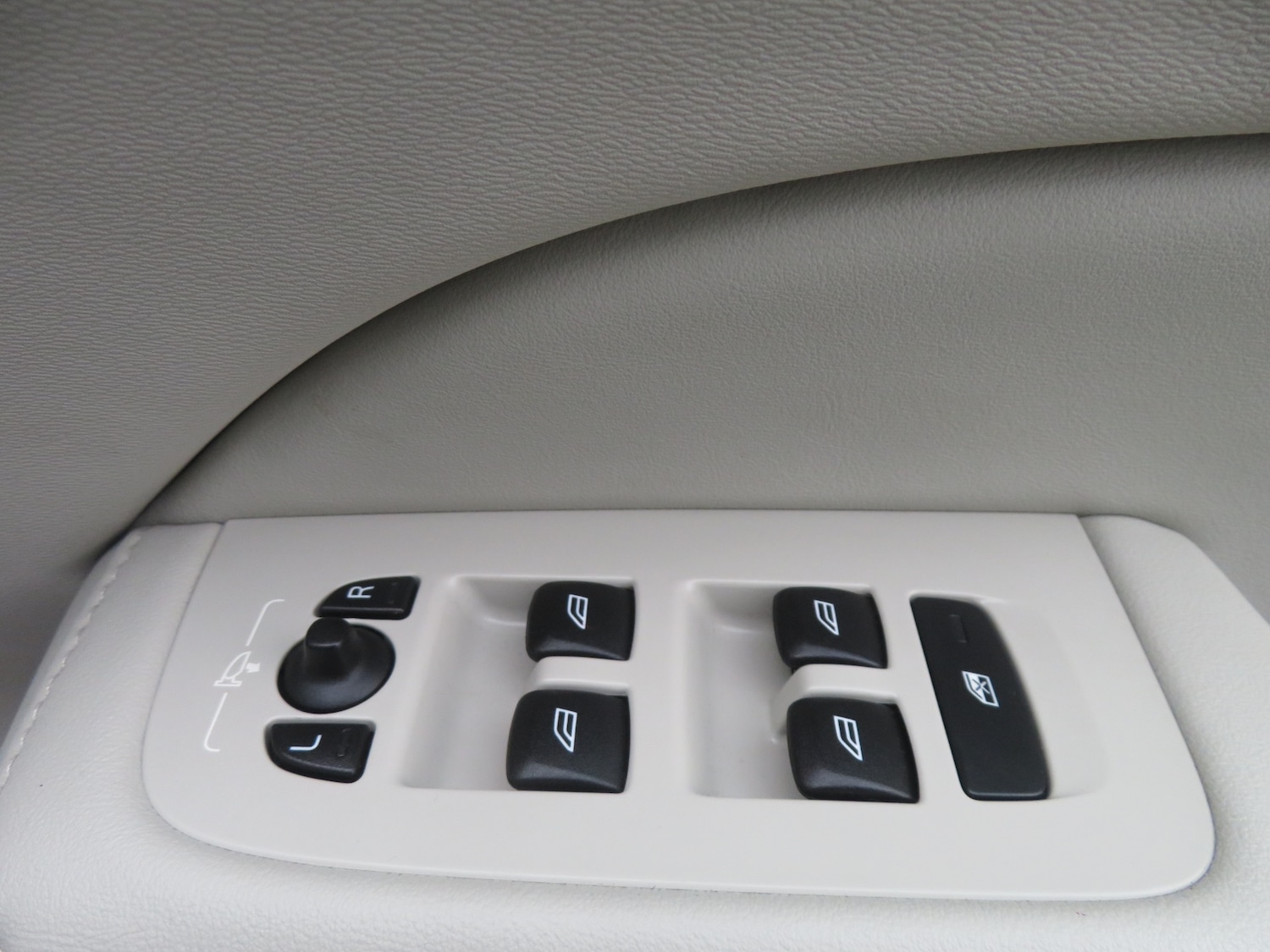 Used Volvo V60 2020 for sale - 77643970: Photo 24