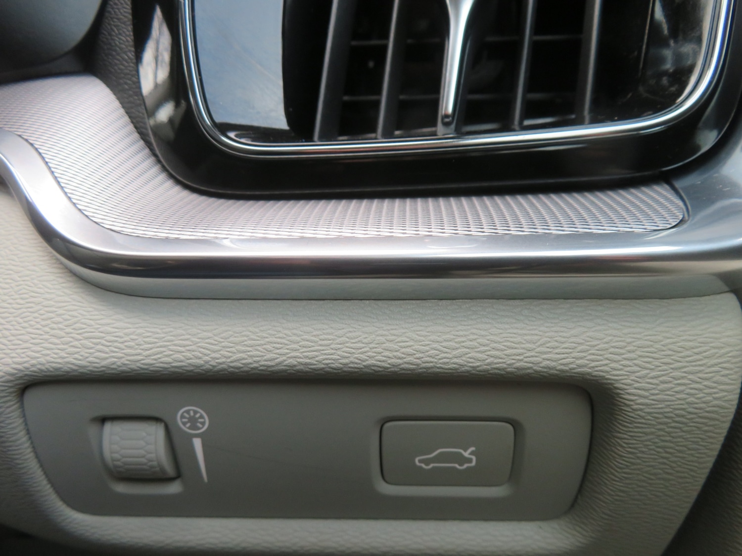 Used Volvo V60 2020 for sale - 77643970: Photo 27