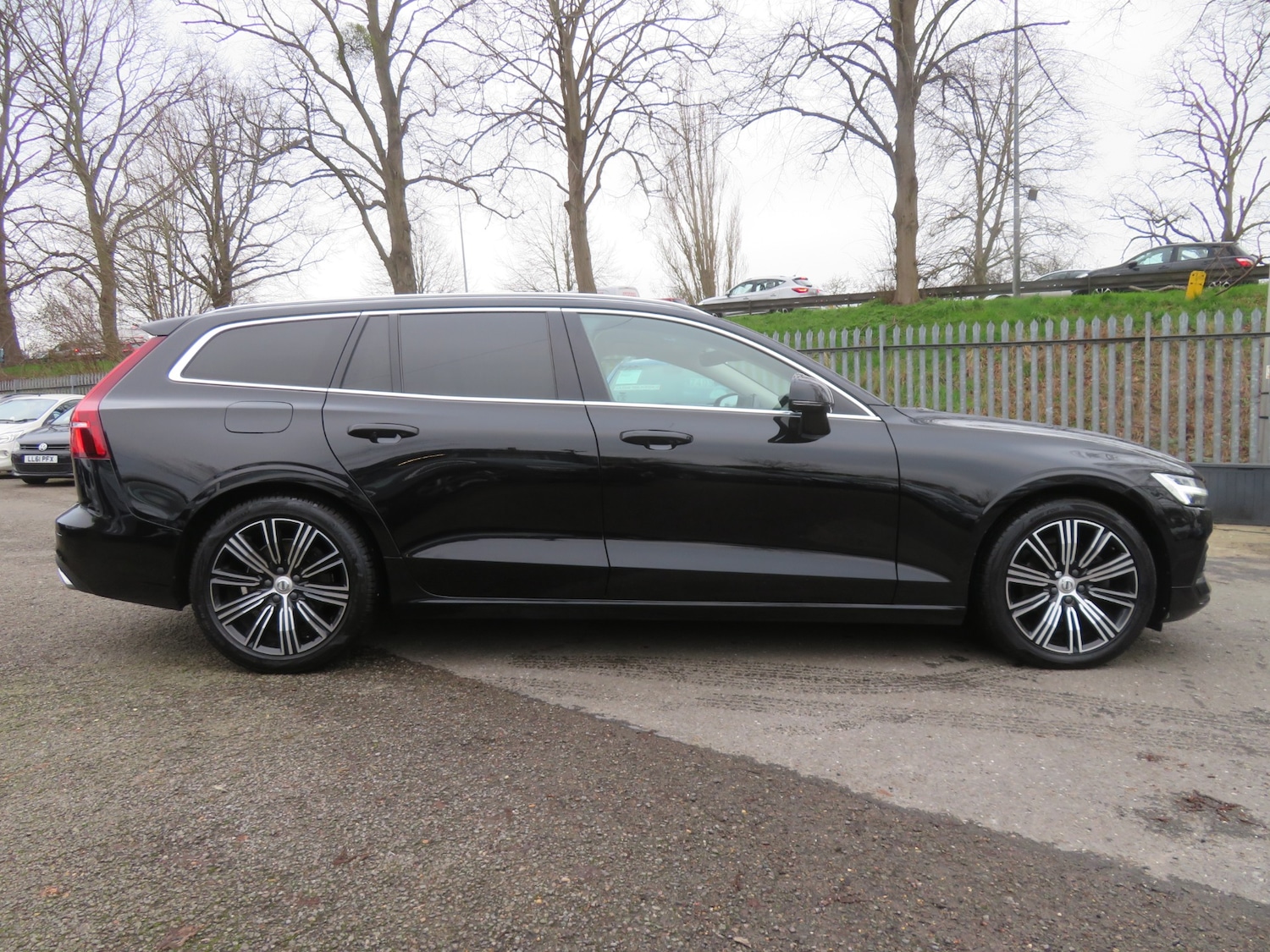 Used Volvo V60 2020 for sale - 77643970: Photo 3