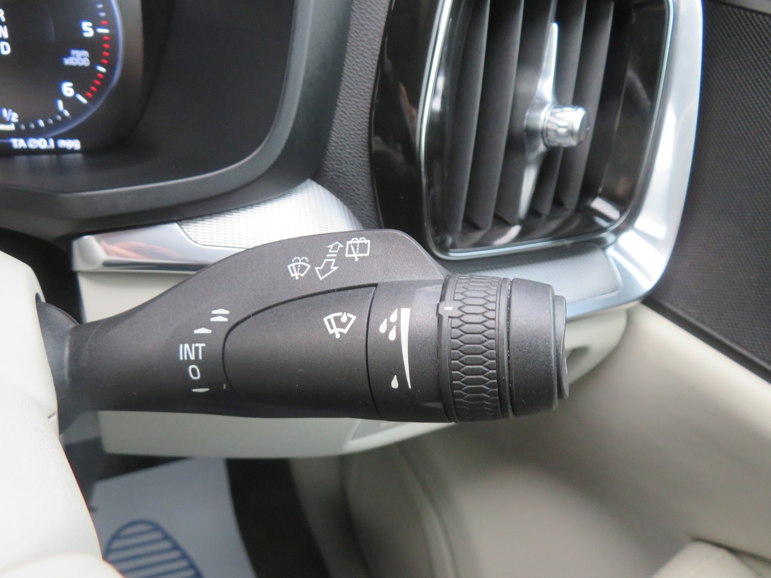 Used Volvo V60 2020 for sale - 77643970: Photo 36