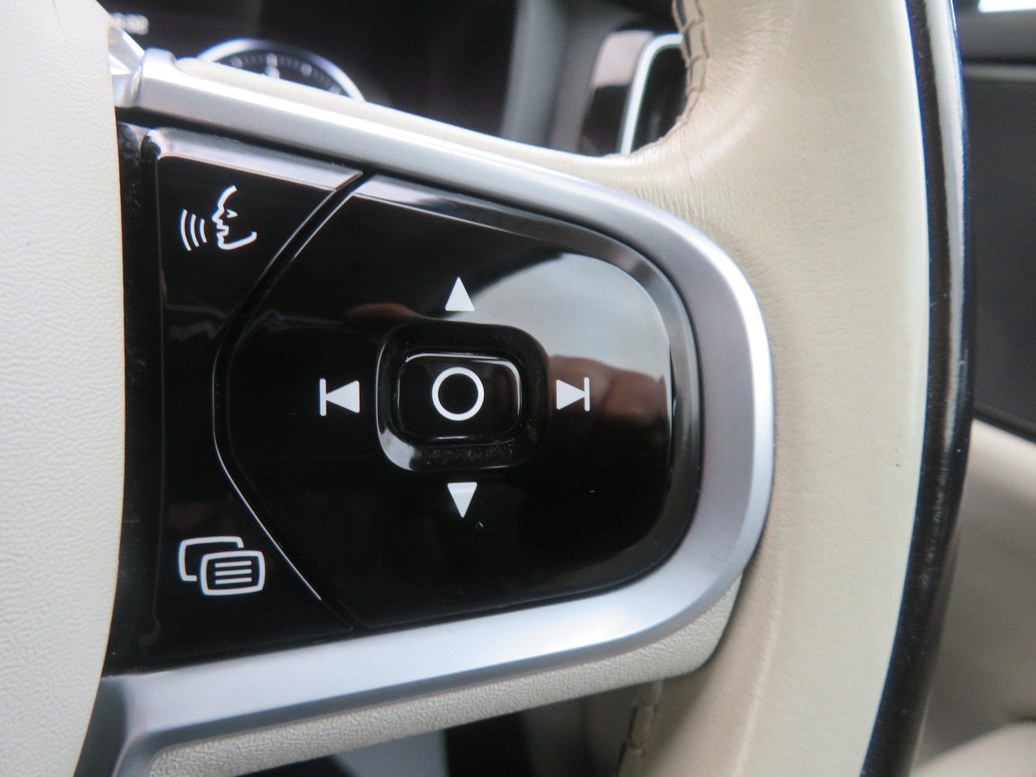 Used Volvo V60 2020 for sale - 77643970: Photo 38