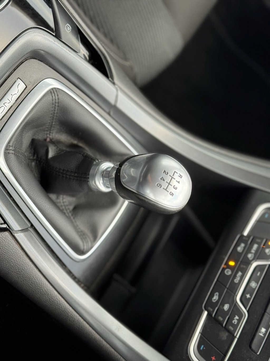 Used Ford Mondeo 2016 for sale - 77341359: Photo 24