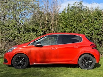 Used Peugeot 208 2015 for sale - 78299395: Photo