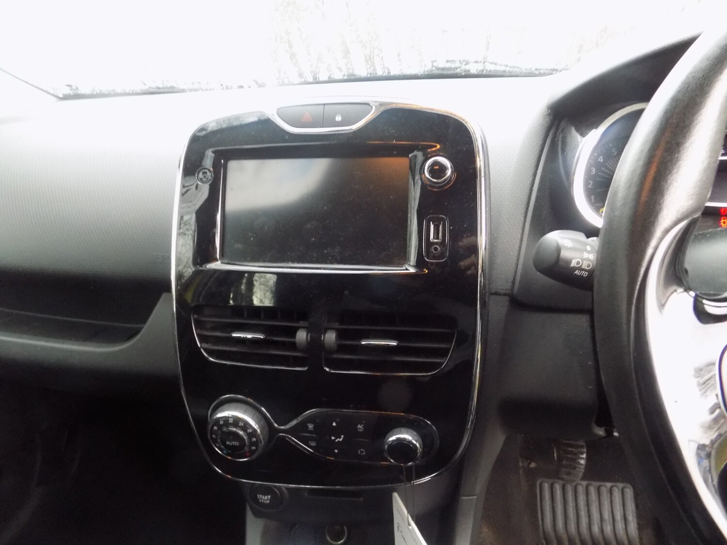 Used Renault Clio 2013 for sale - 77650330: Photo 18