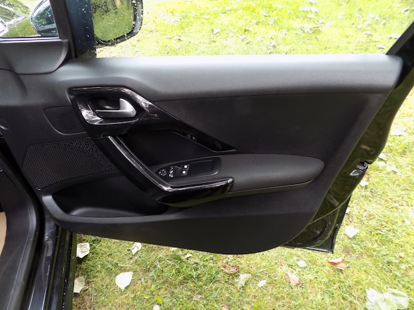 Used Peugeot 208 2015 for sale - 75501153: Photo 16
