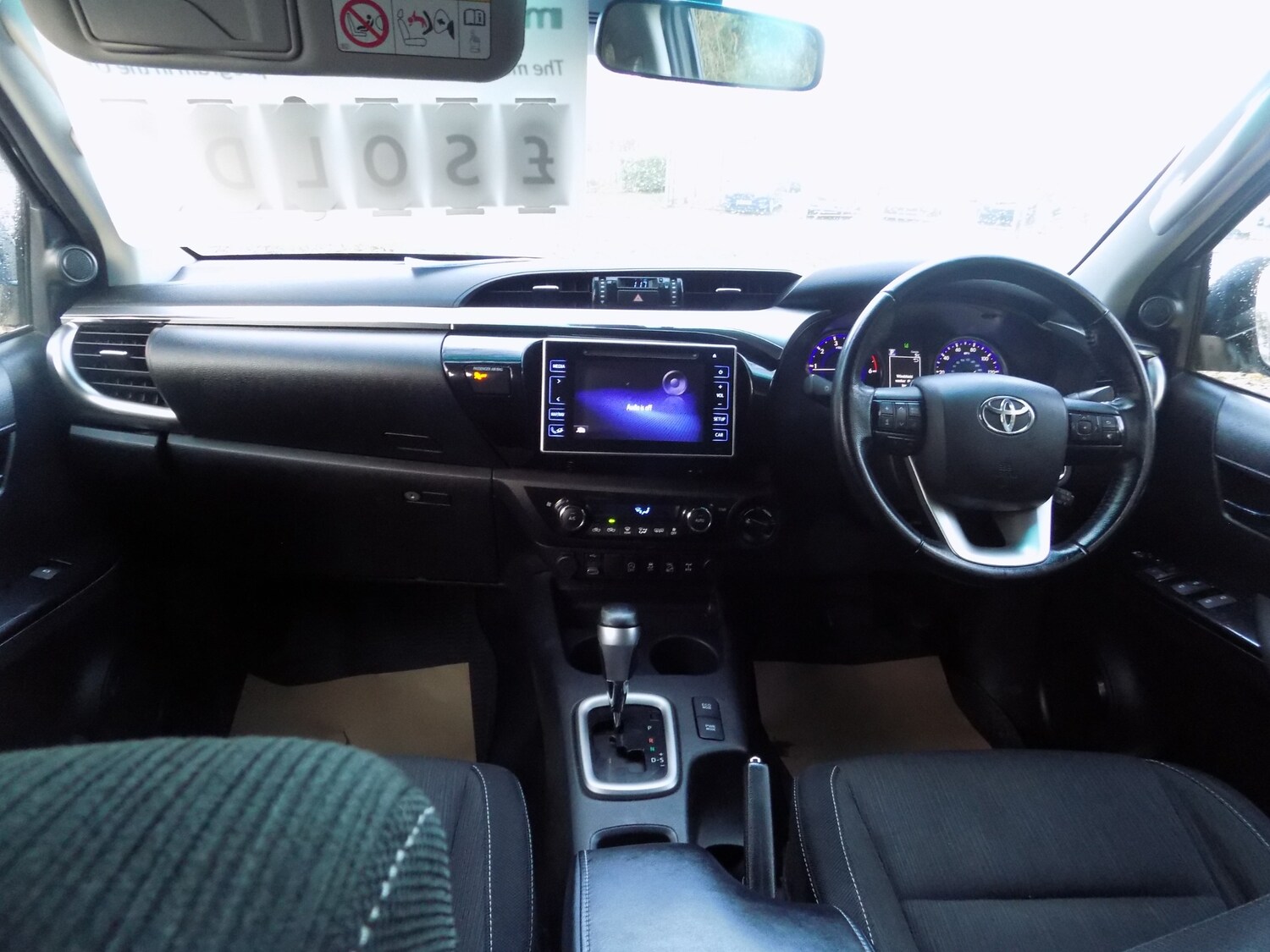 Used Toyota Hilux 2018 for sale - 74314125: Photo 93