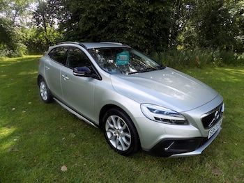 Used Volvo V40 2017 for sale - 79487620: Photo