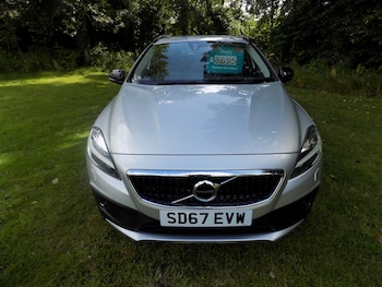 Used Volvo V40 2017 for sale - 79487620: Photo