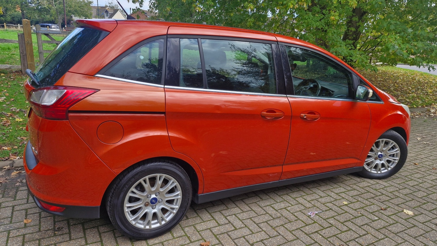 Used Ford Grand C-Max 2011 for sale - 76354409: Photo 16