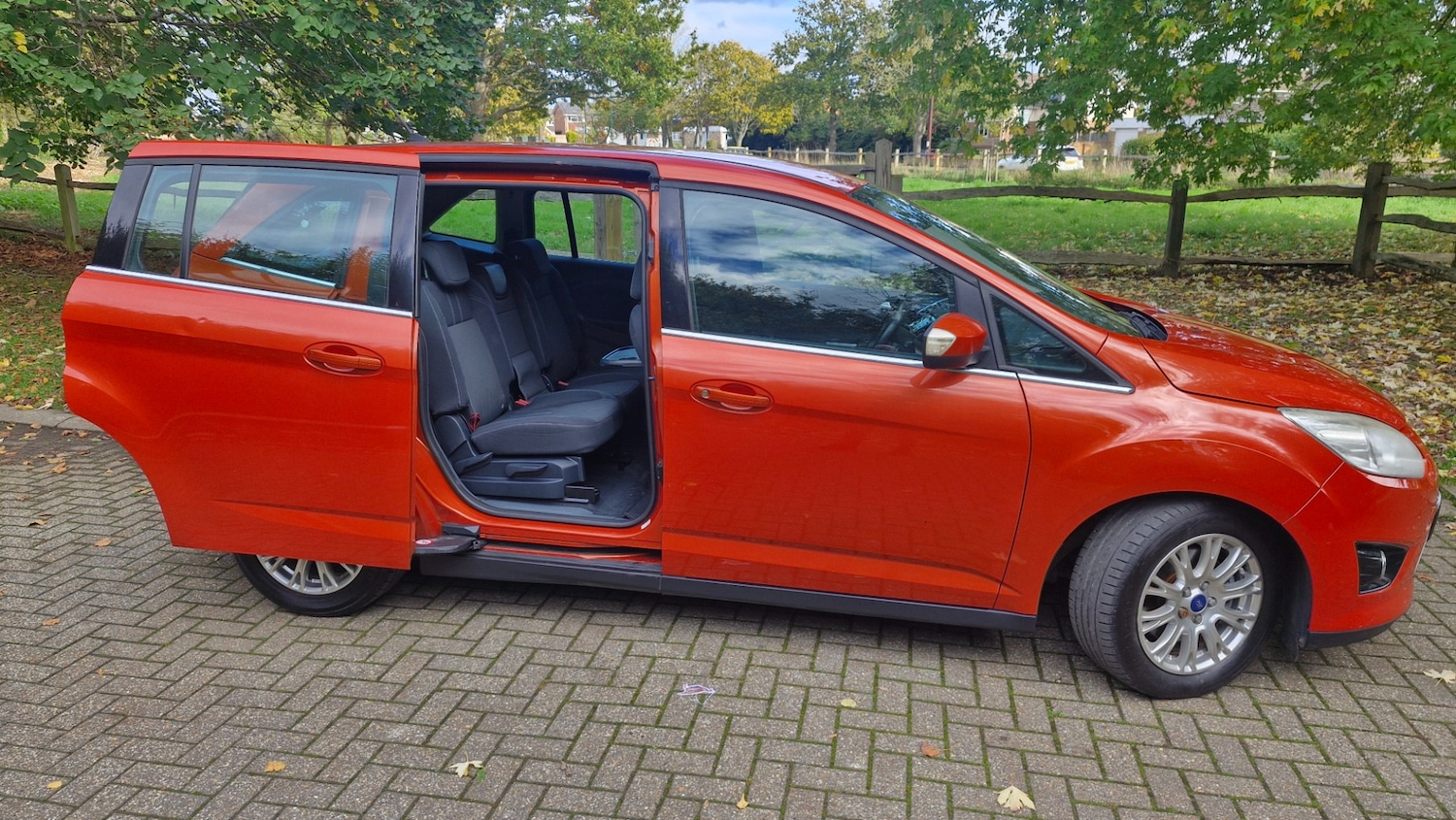 Used Ford Grand C-Max 2011 for sale - 76354409: Photo 21