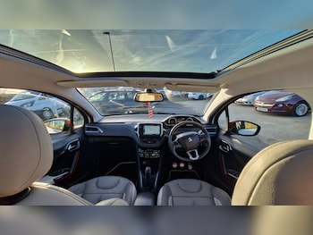 Used Peugeot 208 2014 for sale - 76401959: Photo