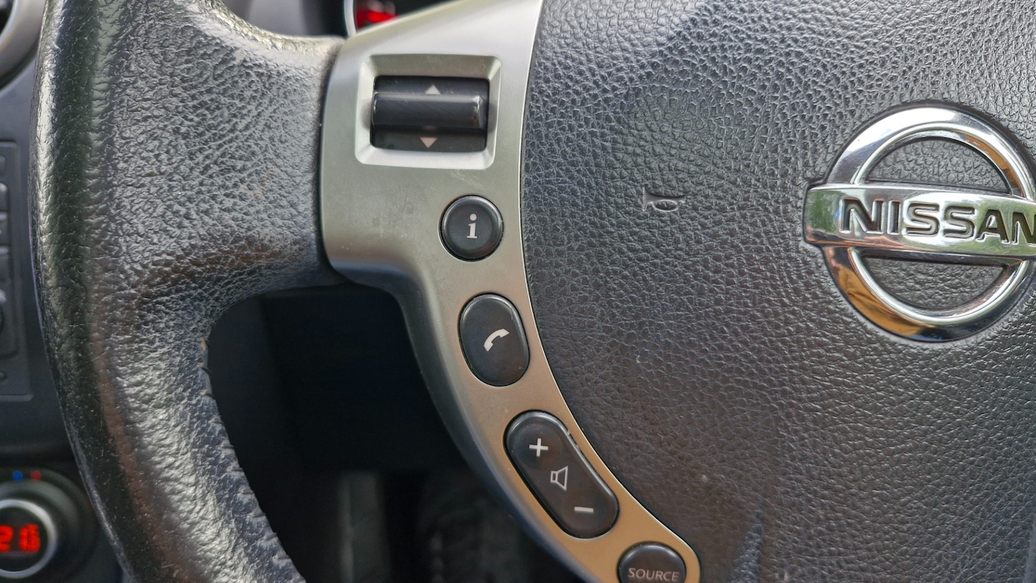 Used Nissan Qashqai 2012 for sale - 76329813: Photo 35