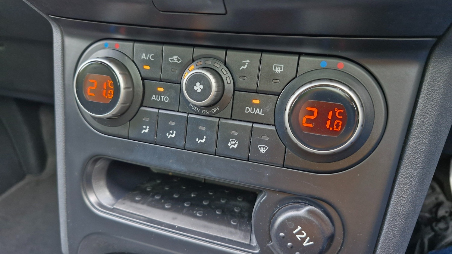 Used Nissan Qashqai 2012 for sale - 76329813: Photo 42