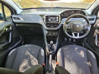 Used Peugeot 208 2015 for sale - 79381837: Photo