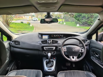 Used Renault Grand Scenic 2012 for sale - 77880827: Photo