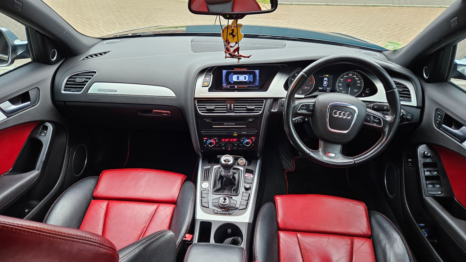 Used Audi A4 2010 for sale - 77101352: Photo 2