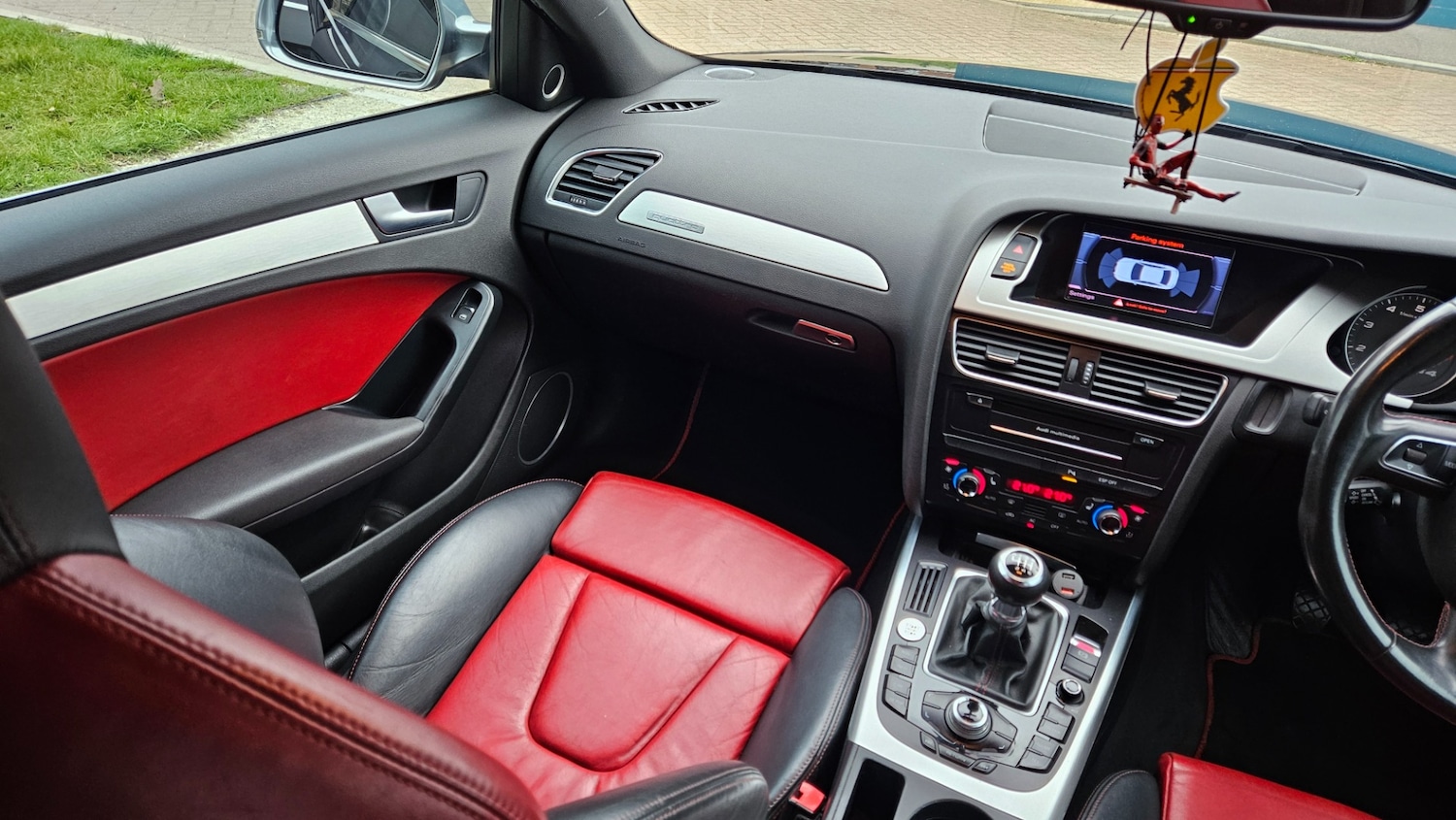 Used Audi A4 2010 for sale - 77101352: Photo 32