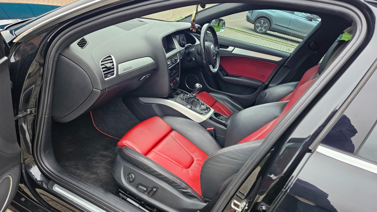 Used Audi A4 2010 for sale - 77101352: Photo 33