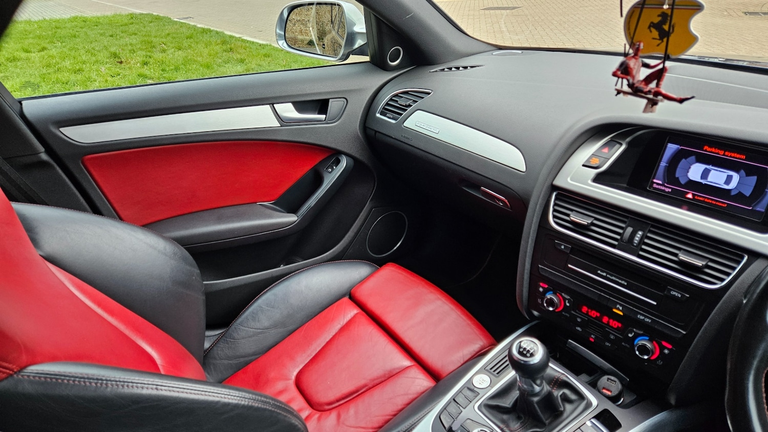 Used Audi A4 2010 for sale - 77101352: Photo 36