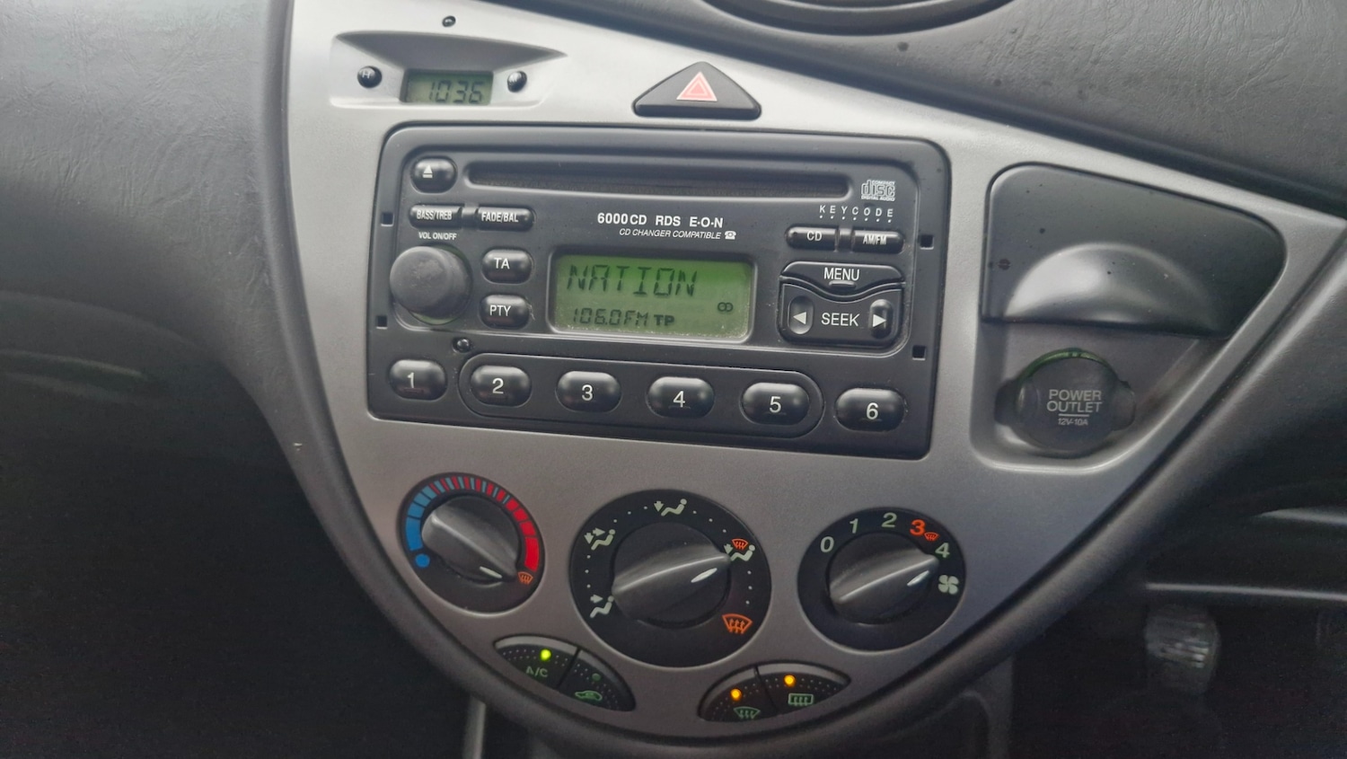 Used Ford Focus 2003 for sale - 76627058: Photo 24