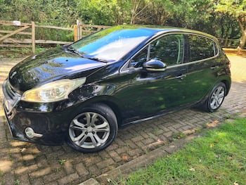 Used Peugeot 208 2015 for sale - 79883458: Photo