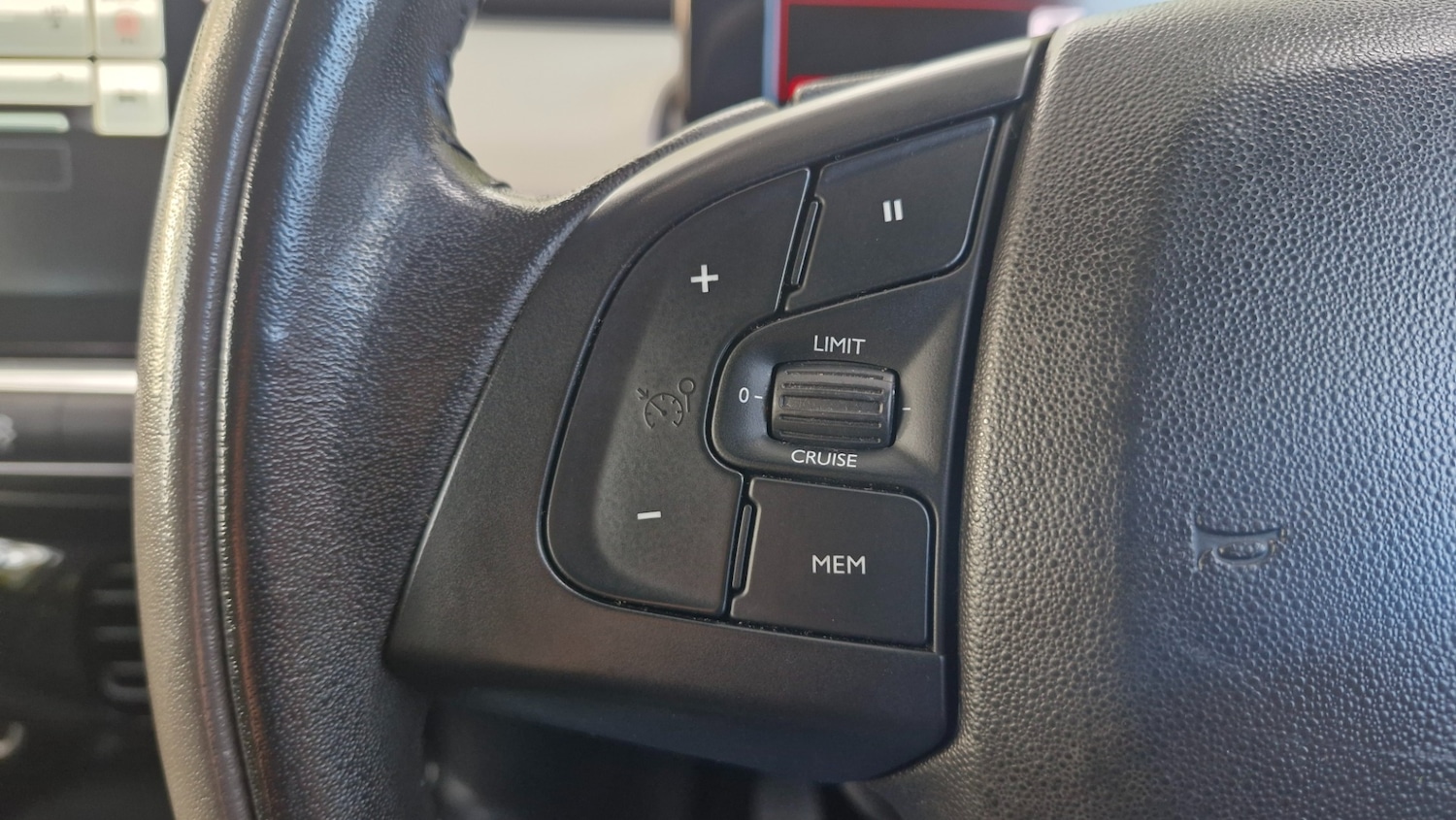 Used Citroen C4 Cactus 2015 for sale - 76699660: Photo 42