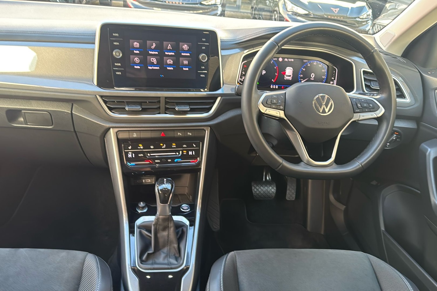 Used Volkswagen T-Roc 2024 for sale - 77019382: Photo 11