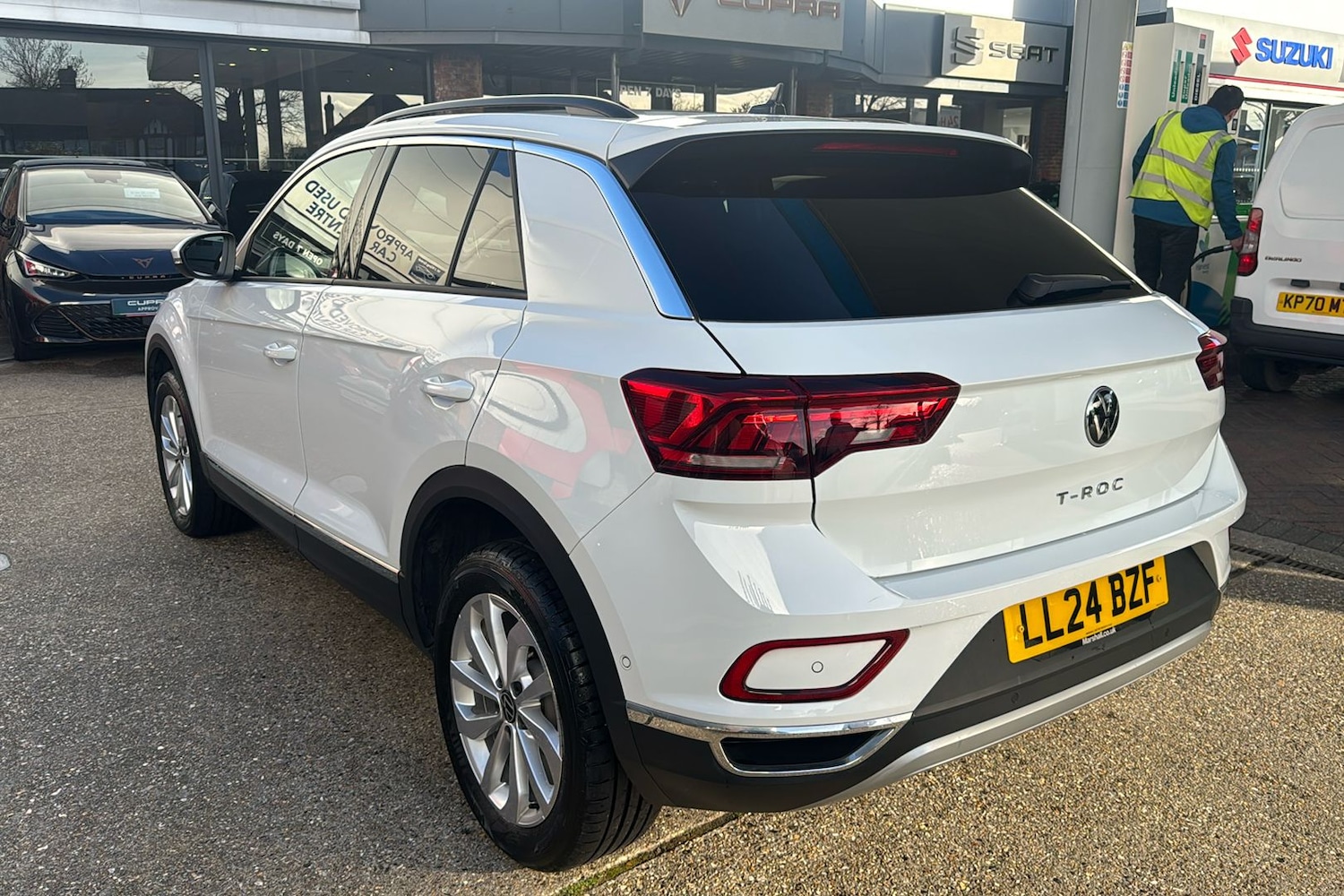 Used Volkswagen T-Roc 2024 for sale - 77019382: Photo 2