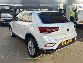 Used Volkswagen T-Roc 2024 for sale - 77019382: Photo