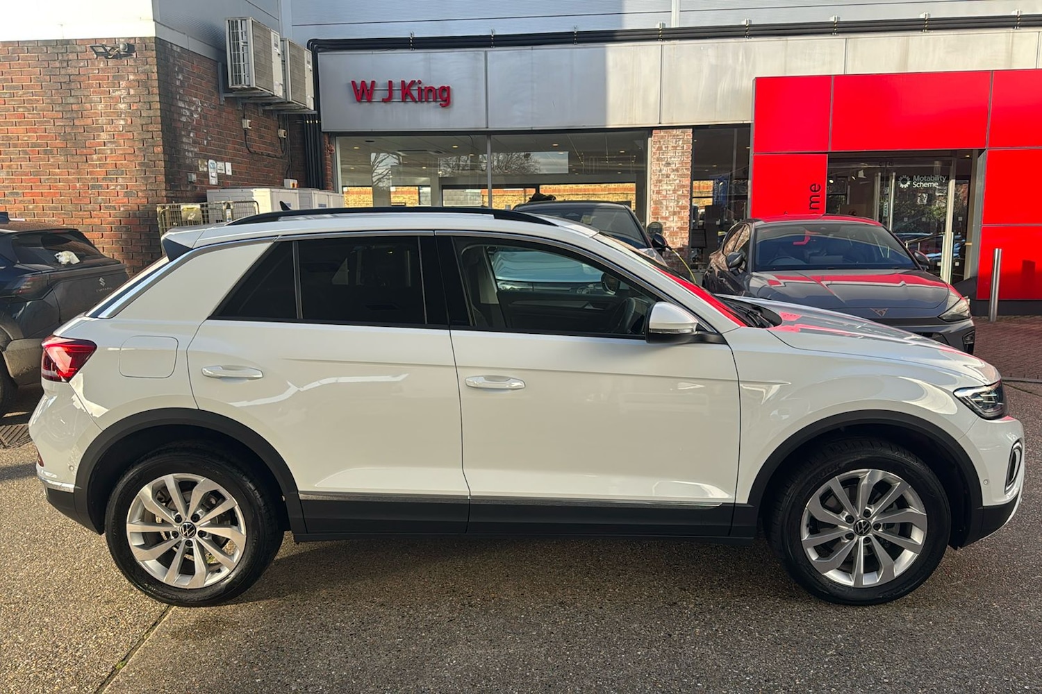 Used Volkswagen T-Roc 2024 for sale - 77019382: Photo 6