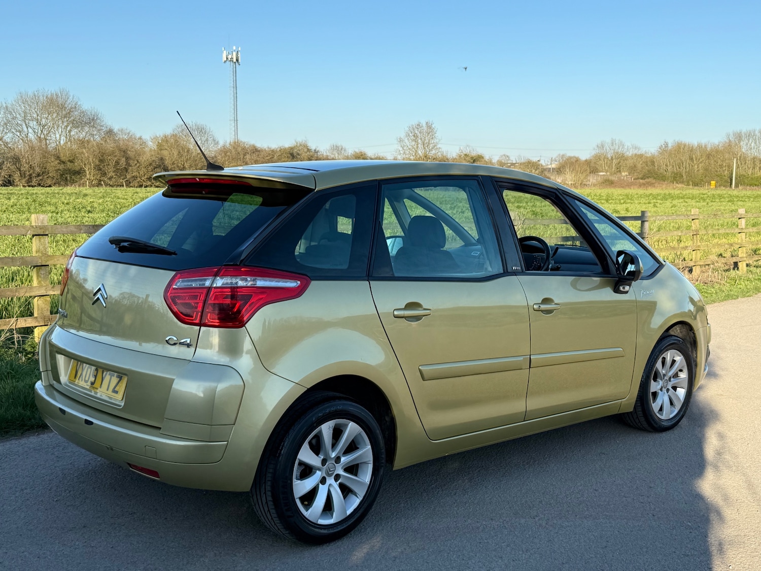 Used Citroen C4 Picasso 2009 for sale - 77938630: Photo 7