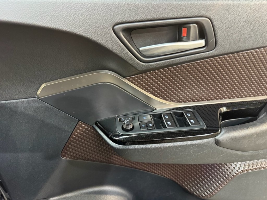 Used Toyota C-HR 2017 for sale - 77103909: Photo 24