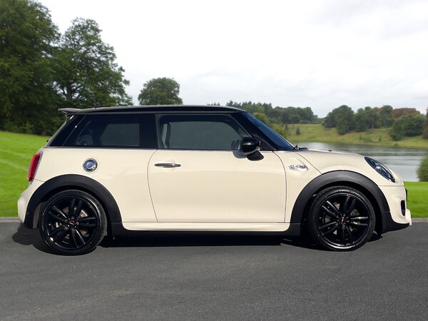 Used MINI Hatch 2019 for sale - 74290624: Photo 2