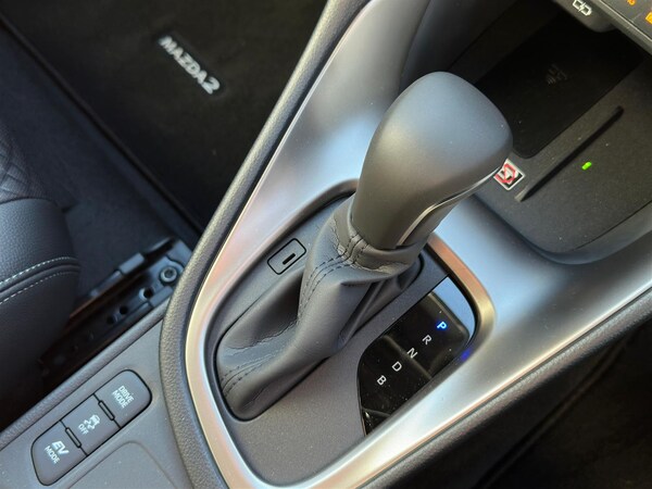 Used Mazda Mazda2 HYBRID 2024 for sale - 74291230: Photo 8