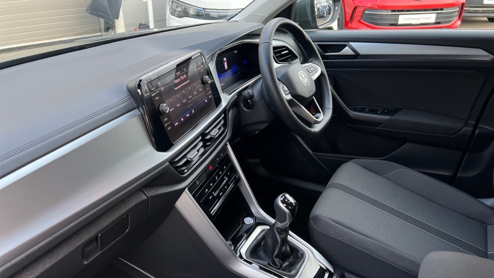 Used Volkswagen T-Roc 2025 for sale - 77057766: Photo 2